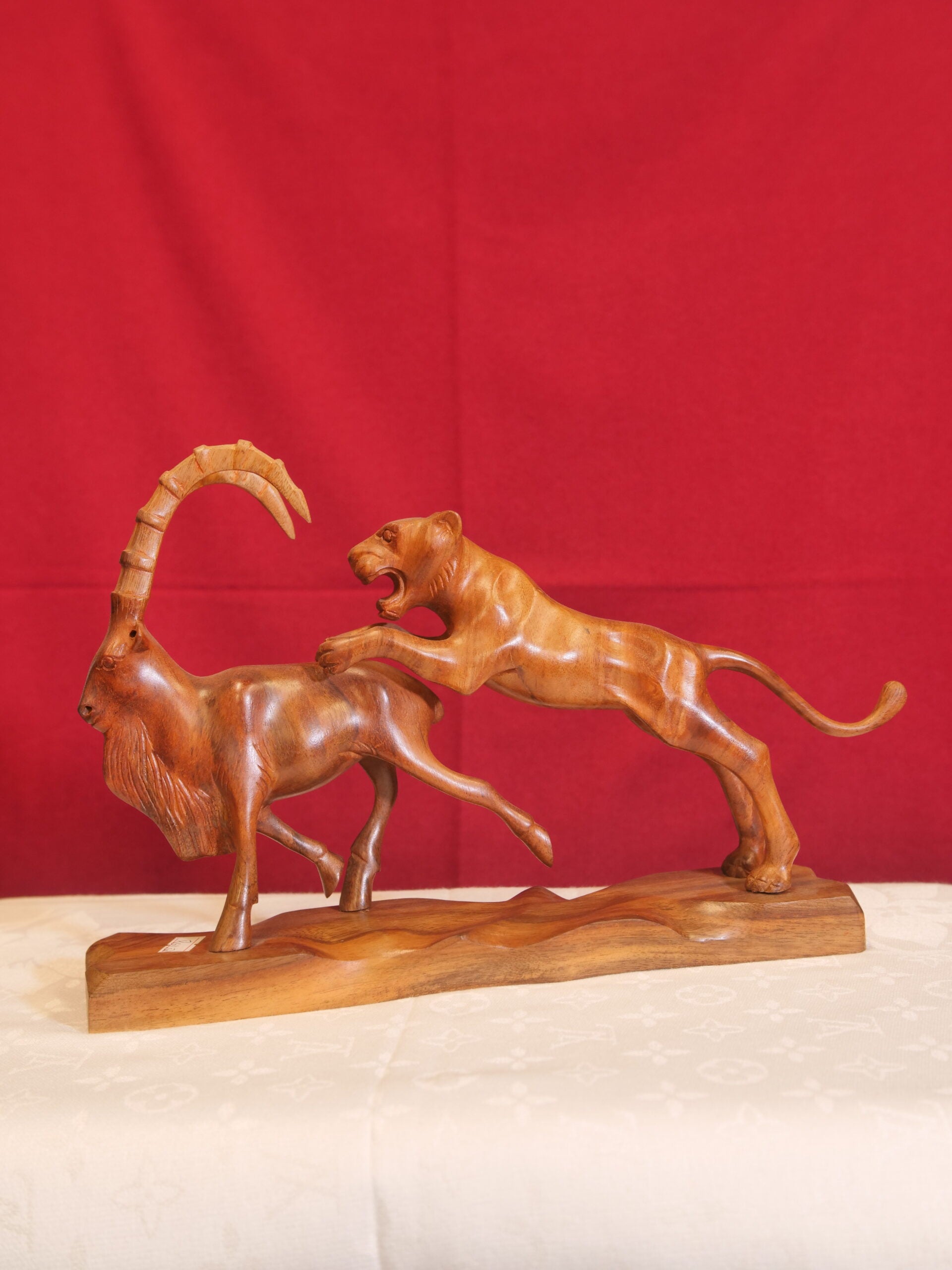 Lioness attacking deer – dismantlable