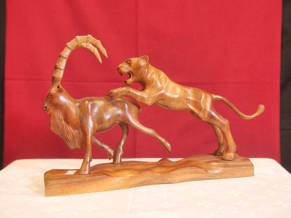 Lioness attacking deer – dismantlable