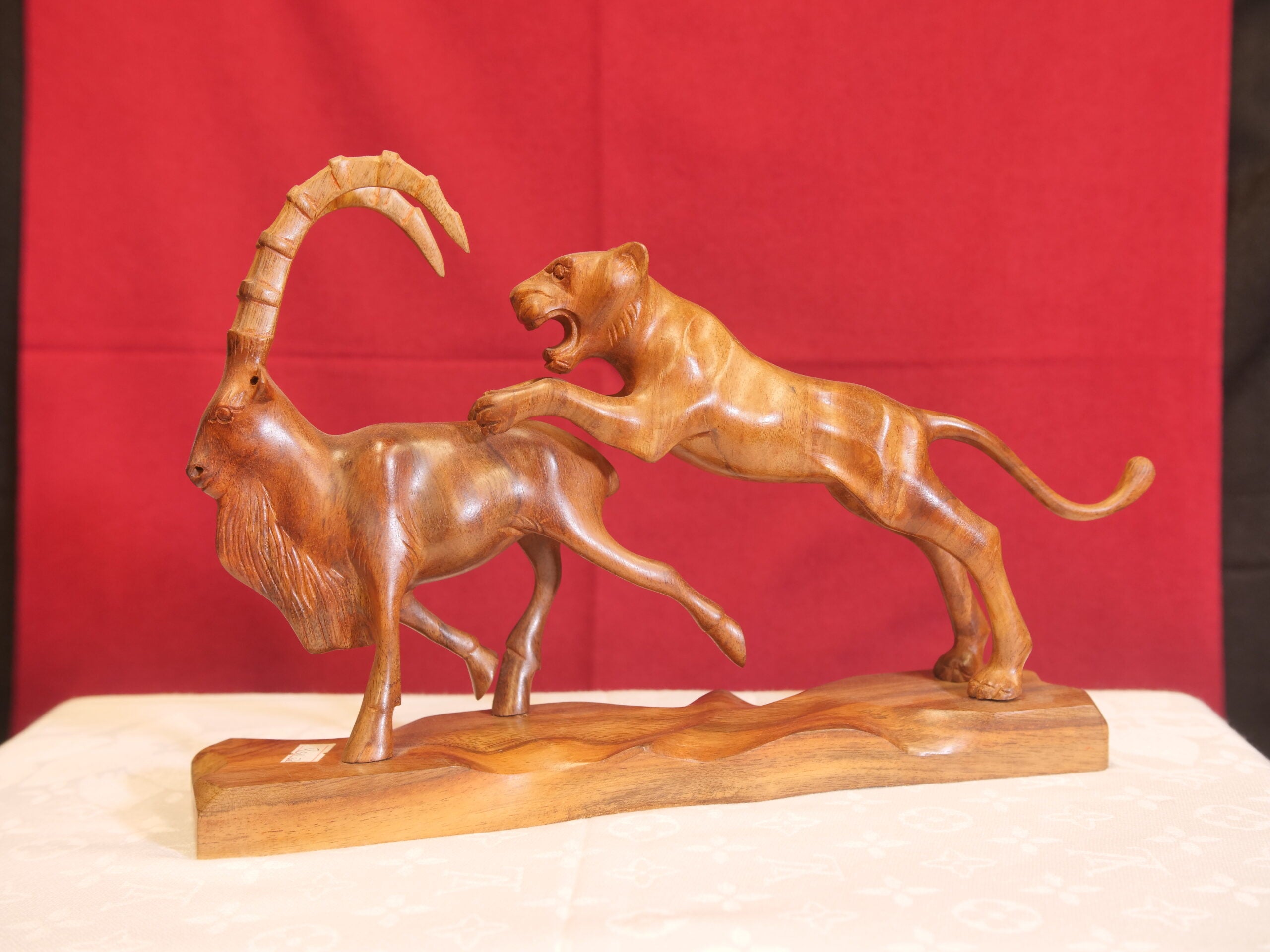 Lioness attacking deer – dismantlable